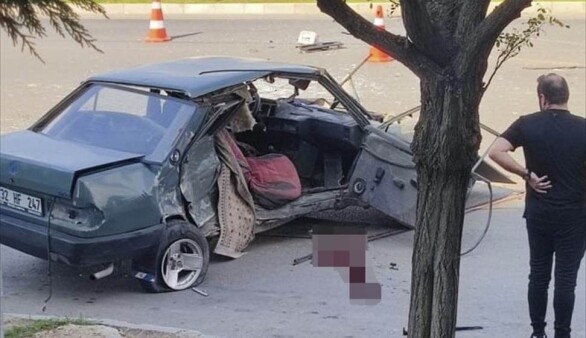 Afyonkarahisar'da iki otomobilin çarpıştığı kazada bir kişi öldü, iki kişi yaralandı