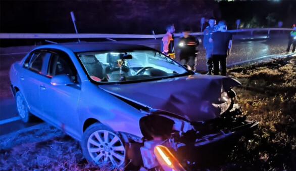 Afyonkarahisar'da bariyere çarpan otomobildeki 5 kişi yaralandı