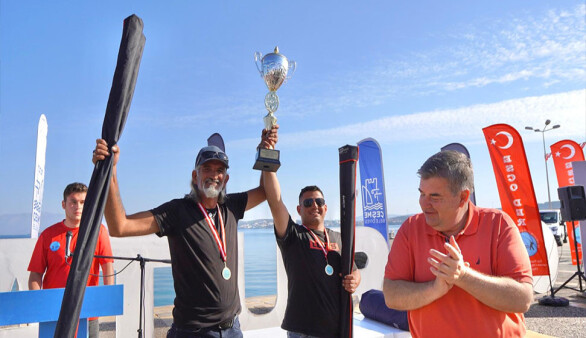 Çeşme 4. Surfcasting Balık Turnuvası’nda ödüller sahiplerini buldu