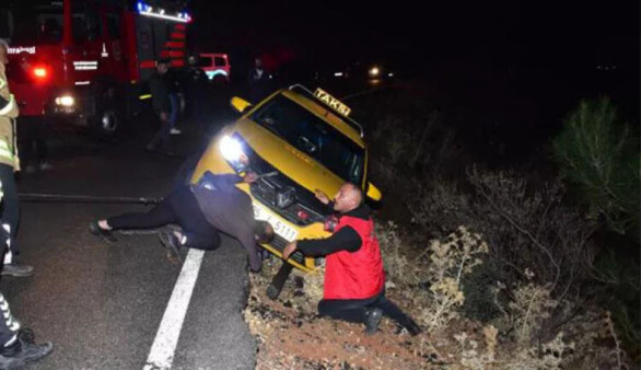 Şarampole uçmaktan şans eseri kurtuldular