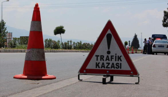 Otomobil taklalar atarak savruldu: 1 ölü, 1 yaralı