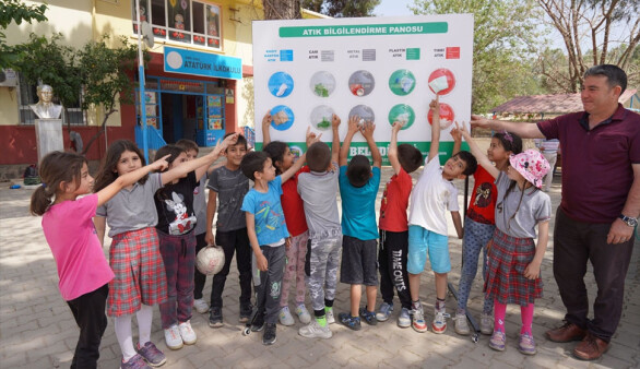 Kiraz'da 40 okula katı atık bilgilendirme panosu yerleştirilecek