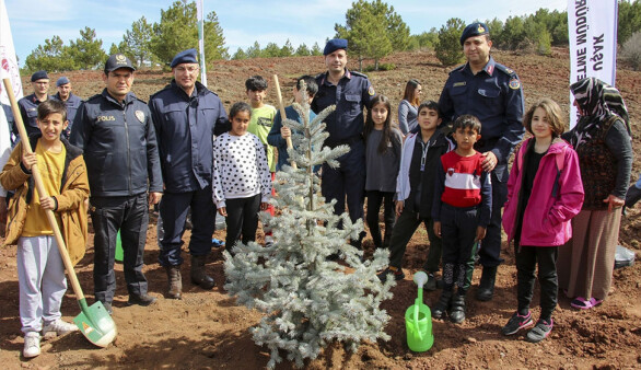 Uşak'ta 6 Şubat Deprem Şehitleri Hatıra Ormanı oluşturuldu