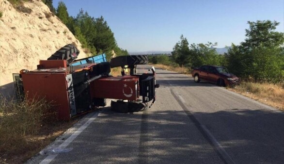 Uşak'ta trafik kazasında 2 kişi yaralandı