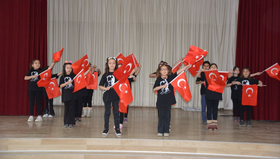 Banaz'da İstiklal Marşı'nın kabulünün yıldönümü nedeniyle tören düzenlendi