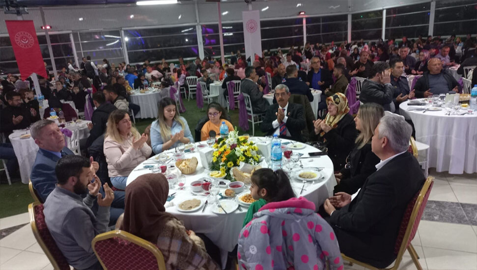 Ödemiş Kaymakamlığı'ndan deprem mağduru 700 kişiye iftar