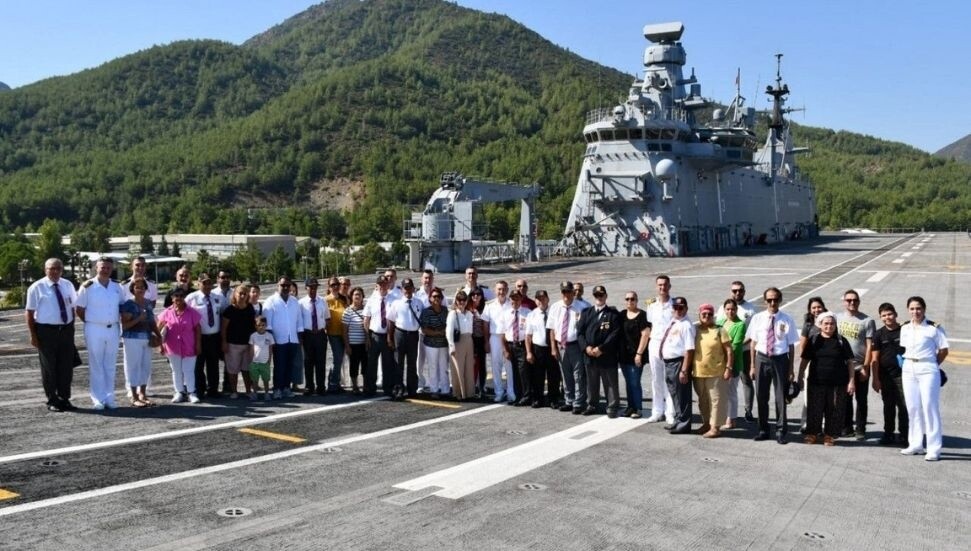 Marmaris'teki gaziler TCG Anadolu gemisini ziyaret etti