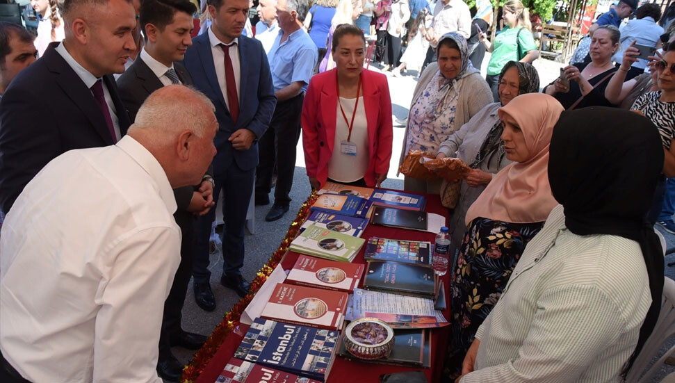 Kemalpaşa Halk Eğitim Merkezinin yıl sonu sergisi açıldı