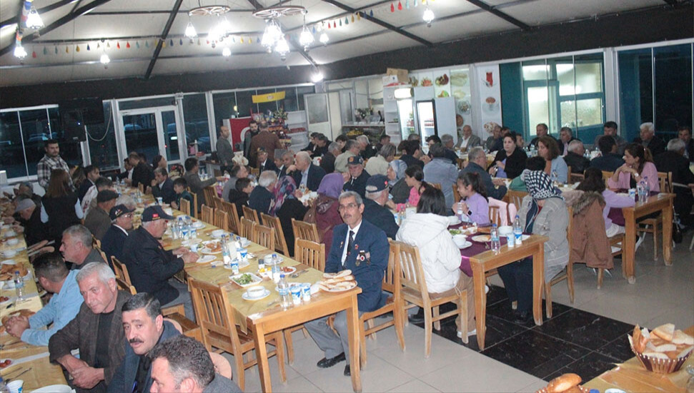 Kiraz'da şehit yakınları ile gazilere iftar verildi