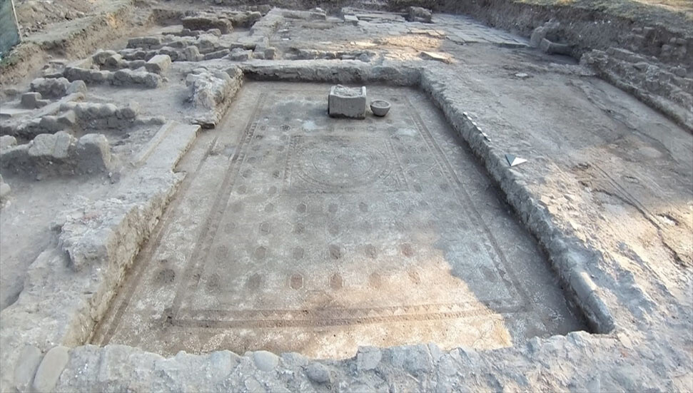 Bergama'da yaklaşık 1800 yıllık geometrik desenli mozaik bulundu