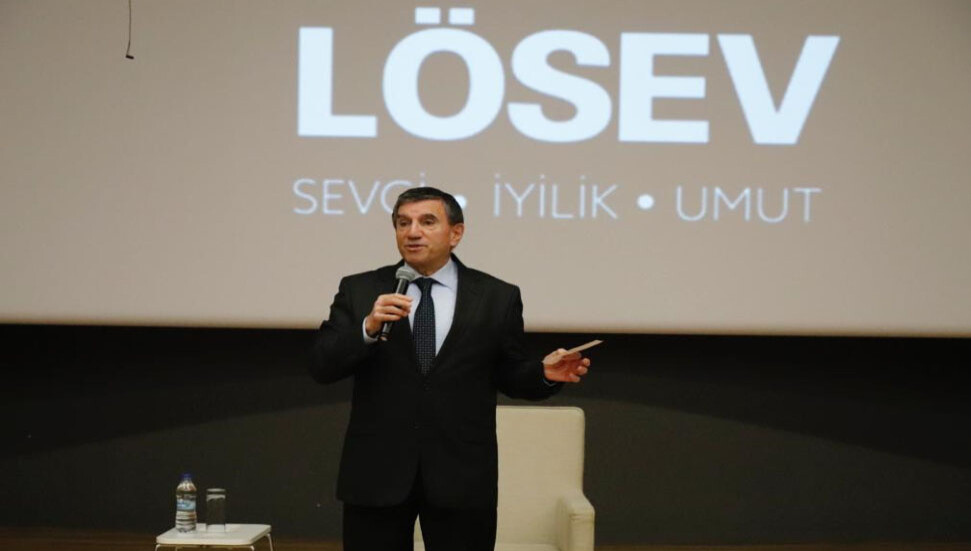 LÖSEV’den Üstün Dökmen konferansı