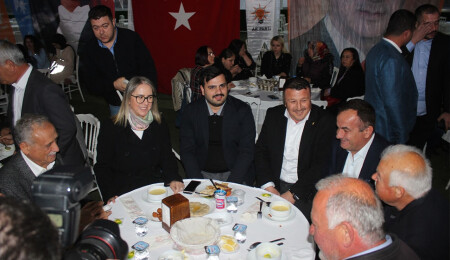 AK Parti İzmir milletvekili adayları Ödemiş'te muhtarlarla buluştu