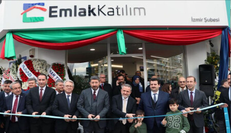 Emlak Katılım İzmir’de Karşıyaka şubesinin açılışını gerçekleştirdi