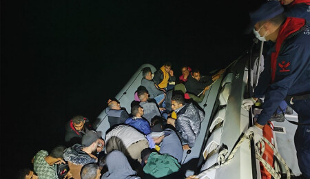 Muğla'da 32 düzensiz göçmen kurtarıldı, 21 düzensiz göçmen yakalandı
