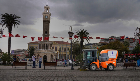 İzmir'de sokaklardan günde 20 tona yakın atık toplanıyor
