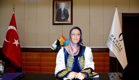 Manisa Celal Bayar Üniversitesi'nin yeni rektörü görevine başladı