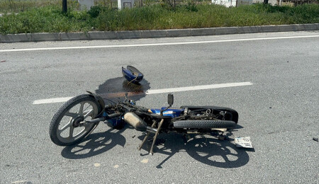 Afyon'da kanlı gün: Minibüsün çarptığı motosikletin sürücüsü hayatını kaybetti