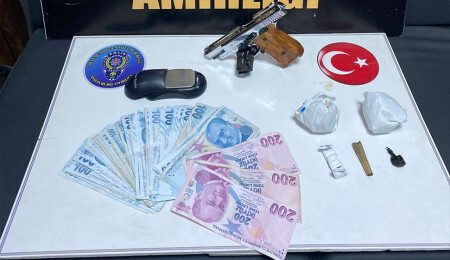 İzmir'de minibüsünde uyuşturucu bulunan şüpheli tutuklandı