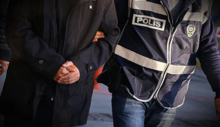 Uşak'ta İzmir-Konya treninde hırsızlık yaptığı iddia edilen 2 şüpheli tutuklandı
