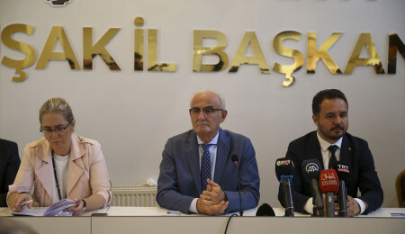 AK Parti Genel Başkan Yardımcısı Yılmaz, Uşak'ta partililerle buluştu