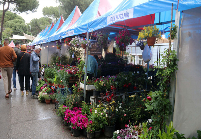 24. Uluslararası Bayındır Çiçek Festivali yağmur bereketi ile kapılarını açtı