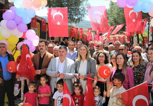 AK Parti İzmir Milletvekili Çankırı, Kınık'ta aile yaşam merkezi açılışına katıldı