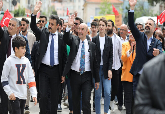 Tunç Soyer ve Şenol Aslanoğlu’na Dikili’de miting gibi karşılama