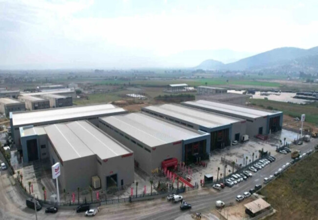Yanmar, yeni traktör fabrikasını İzmir'de açtı