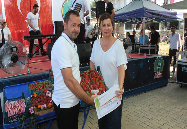 Ödemiş’te çilek ve barbunya festivali düzenlendi