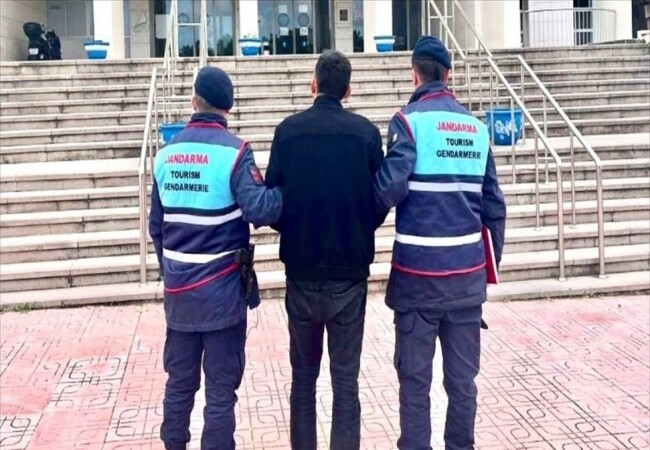 Bodrum'da kesinleşmiş hapis cezaları bulunan iki firari hükümlü yakalandı