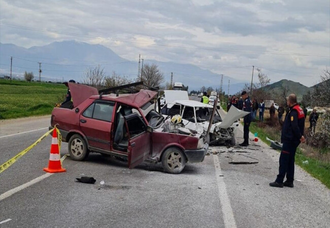 Tire'de feci kaza: 2 ölü, 1 yaralı