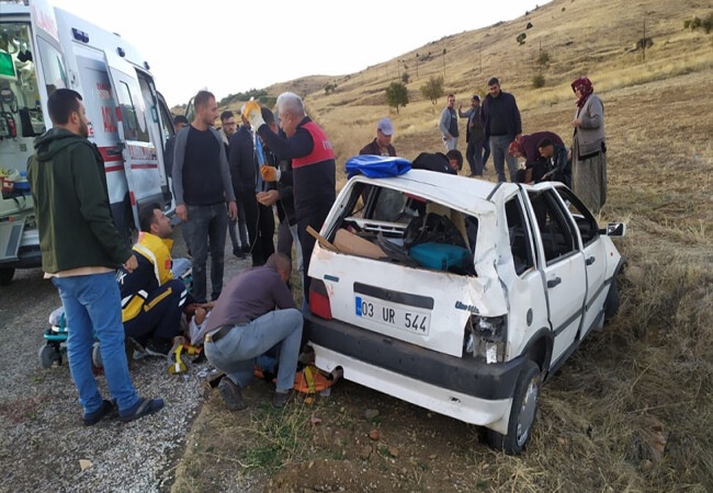 Afyonkarahisar'da şarampole devrilen otomobildeki 4 kişi yaralandı
