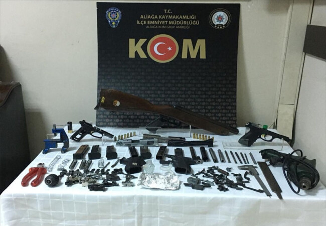 İzmir'de ruhsatsız silah tamir ve satışı yapan kişi gözaltına alındı