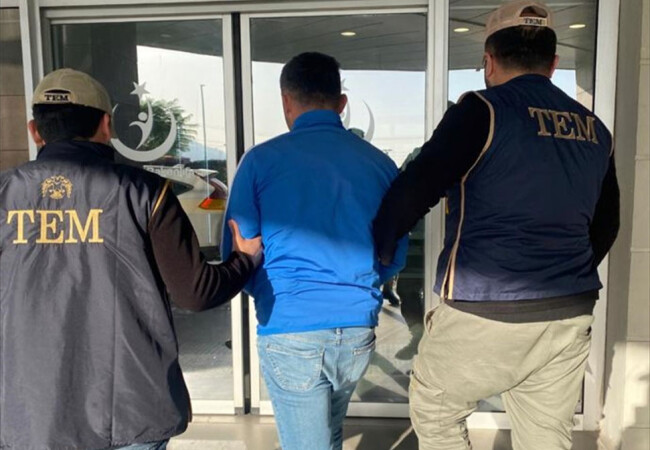 Manisa'daki "Kıskaç" operasyonu soruşturmasında 15 FETÖ zanlısı yakalandı