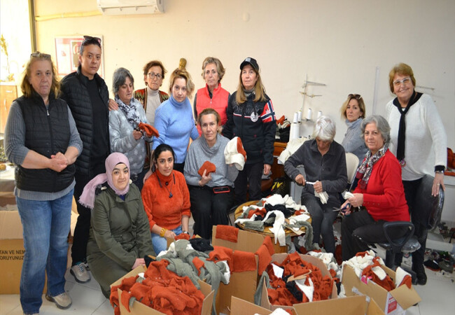 Urla'da kooperatif üyesi kadınlar depremzedeler için seferber oldu